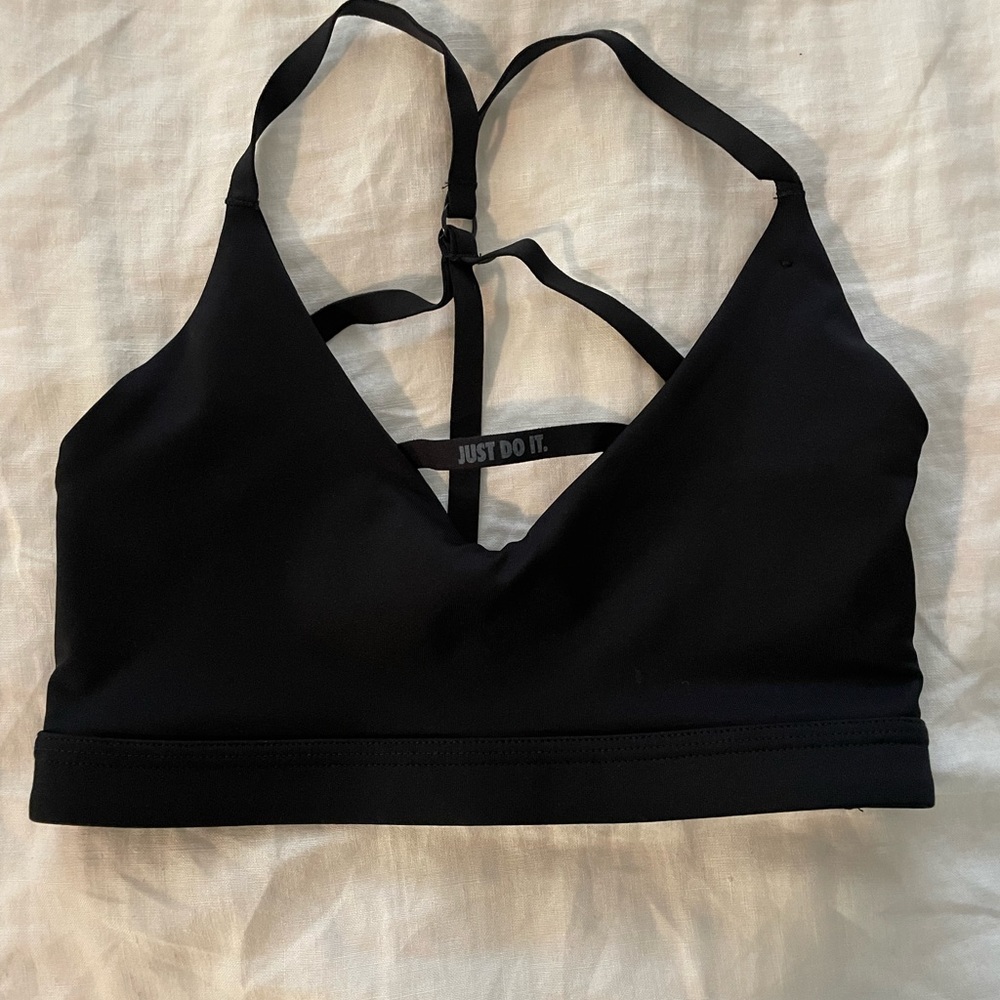 2 Nike sportsbras